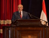 رئيس جامعة القاهرة للطلاب: ارتقوا بالذوق الفنى ولا تنخدعوا بالفن الهابط