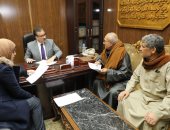 صور.. محافظ المنوفية يناقش 23 طلبا وشكوى فى لقائه بالمواطنين خلال يومين