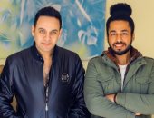 مصطفى قمر يقدم أحد المواهب الشابة: من أجمل الأصوات اللى ممكن تسمعوها