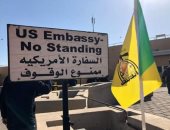 متظاهرون يضرمون النار فى بوابة السفارة الأمريكية ببغداد ومطالب بطرد السفير