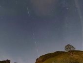 ظهور الأقمار الصناعية بمشروع SpaceX للانترنت الفضائي في سماء الليل