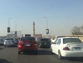 تكدس مرورى للسيارات بطريق الـ"na" المتجه من وإلى القاهرة الجديدة.. فيديو