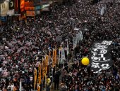 مسيرة بهونج كونج احتجاجا على سياسة التجار الصينيين