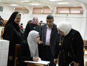 صور.. رئيسة جامعة القناة تكلف العمداء بإلزام الطلاب بالزى اللائق بالحرم الجامعى 