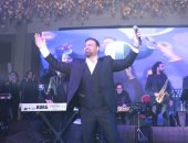 صور.. عاصى الحلانى ونجله يخطفان الأنظار بحفل رأس السنة بمصر الجديدة