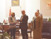 تكريم الطالبة أية أشرف الفائزة بالبطولة العربية التاسعة للمضمار