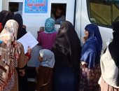 توقيع الكشف الطبى على 1579 حالة خلال قافلة طبية بالمنيا