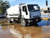 صور.. إغلاق محابس عمومية لوقف تدفق مياه الشرب بعد كسر خط رئيسى بأسوان