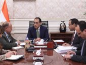 رئيس الوزراء: إعادة هيكلة الوزارات والهيئات التابعة لها مع الانتقال للعاصمة الإدارية.. ونسعى لرفع قدرات الكوادر.. ومستشاره للإصلاح الإدارى: فصل ملفى الإصلاح الإدارى وميكنة الخدمات هدف الحكومة منذ عام 2013