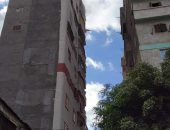 ميل عقار بالإسكندرية والحى ينفذ قرار إزالة 5 أدوار