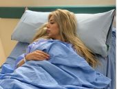 محمد رشاد ينشر صورة لزوجته مى حلمى فى المستشفى ويطالب بالدعاء لها