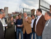 صور.. محافظ القليوبية يجرى جولات مفاجئة على عدد من المدن ويستمع لشكاوى المواطنين