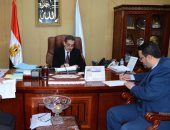 صور.. محافظ الغربية يناقش نسب تنفيذ مشروعات التربية والتعليم والأبنية التعليمية