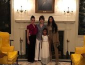 كيم كارداشيان تبدأ 2020 بصور تقبيل ابنتها بمكتب "ترامب" فى البيت الأبيض