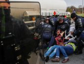 الشرطة الفرنسية تسحل وتعتقل محتجين ضد قانون المعاشات التقاعدية