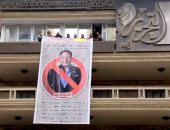 معتصمو "التحرير" يعلنون التصعيد ضد أكمل قرطام مالك الجريدة: يهدر الحقوق
