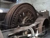 أقدم ماكينة للغزل والنسيج فى العالم بمحلج القناطر الآثرى صناعة إنجليزية..صور