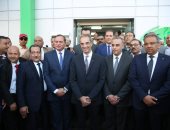 وزير الاتصالات يفتتح مكتب بريد سوهاج الرئيسى.. ويتفقد مركز مبيعات سنترال شرق