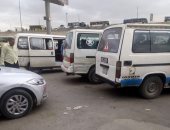 قارئ يشكو انتشار المواقف العشوائية بمدخل مدينة السلام بالقاهرة 