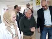 محافظ بورسعيد يتفقد سير العمل بمستشفى السلام.. صور