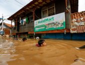 إندونيسيا تضرب السحاب بزخات الملح لإسقاط المطر قبل وصوله سماء جاكرتا