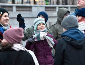حتى فى يوم ميلادها ..أصغر ناشطة تشارك بمسيرة أمام البرلمان السويدى