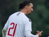 إبراهيموفيتش يسجل ويقود ميلان للفوز 9-0 وديا بعد يوم واحد من العودة.. فيديو