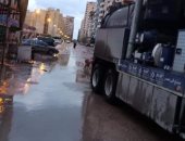 استمرار هطول الأمطار بالإسكندرية والسكرتير العام يتابع تصريف المياه.. صور