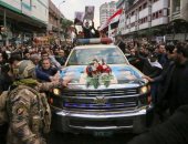 صور.. تشييع جنازة قاسم سليمانى فى سيارة أمريكية الصنع يثير الجدل 