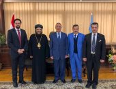 محافظ الإسكندرية يستقبل وفدا من الكنيسة القبطية برئاسة الأنبا بافلى