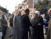 رئيس مدينة إطسا يوجه بتدشين حملة نظافة بقرية نوارة استجابة للأهالى.. صور