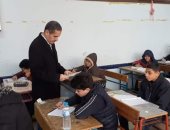 صور.. محافظ الغربية يتابع إمتحانات النقل بالمرحلة الإبتدائية والإعدادية بمدارس طنطا 