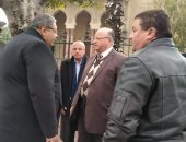 محافظ القاهرة يتفقد شوارع العاصمة للتأكد من عمل بالوعات الأمطار بكفاءة