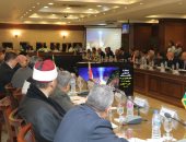 صور.. محافظ الجيزة يوجه برفع المخلفات والسيارات المتهالكة من محيط الكنائس