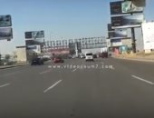 فيديو.. سيولة مرورية بمحور المشير أمام القادم من التجمع حتى وسط القاهرة