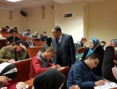 رئيس جامعة بنها يتفقد لجان الامتحانات والمعامل والورش بعدة كليات