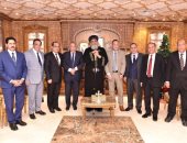 البابا تواضروس يستقبل رئيس هيئة النيابة الإدارية للتهنئة بالعيد