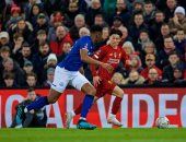 ليفربول يتعادل سلبيا ضد إيفرتون بالشوط الأول في غياب صلاح