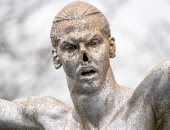 نقل تمثال إبراهيموفيتش من مسقط رأسه بسبب اعتداءات الجماهير المتكررة