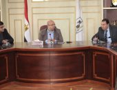 محافظ بنى سويف يناقش تطوير الجزء السفلى بكورنيش النيل ضمن مشروع ممشى أهل مصر