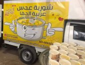 فيديو وصور.. "عربية الدفا" توزع وجبات شوربة عدس مجانية على السهرانين بالشرقية