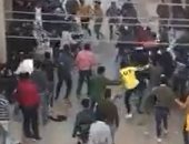 مشاجرة جماعية لطلاب المرحلة الثانوية بالشرقية أمام إحدى المدارس.. فيديو وصور