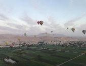 صور.. تحليق 380 سائحا على متن 19 رحلة بالون طائر بالأقصر