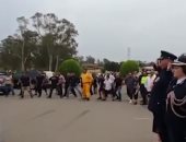 رجال إطفاء يرقصون فى جنازة زميل لهم لقى مصرعه بحرائق أستراليا.. فيديو