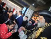 ترانيم الميلاد تصدح بالكاتدرائية صباح العيد.. والبابا يواصل استقبال المهنئين