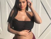 شاهد.. كيلى جينر تسترجع ذكريات حملها فى عيد ميلاد ابنتها الثانى