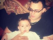 أحمد السقا يستعيد ذكرياته بنشر صورة مع ابنه ياسين عمرها 19 سنة