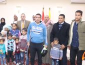 محافظ شمال سيناء يستقبل عددا من أسر الشهداء