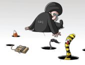 كاريكاتير صحيفة سعودية.. فرار النظام الإيرانى بعدما ترك ثعابينه