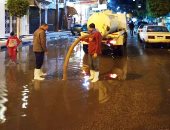 صور.. شفط تجمعات مياه الأمطار من شوارع شبين الكوم وقويسنا وتلا بالمنوفية 